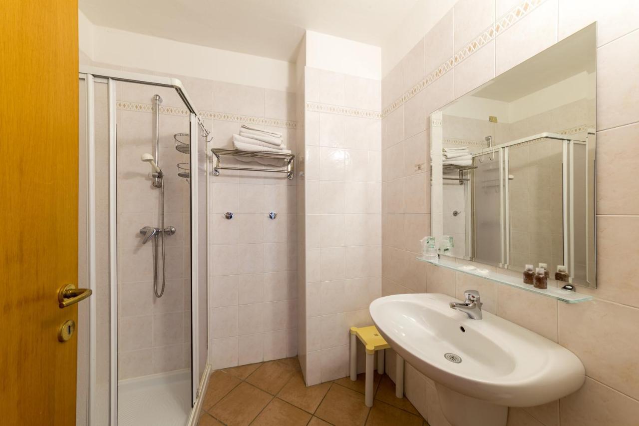 New Garden Hotel Torbole Sul Garda Kültér fotó